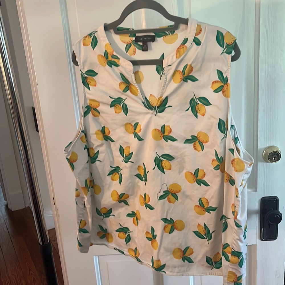 Limited sleeveless top
